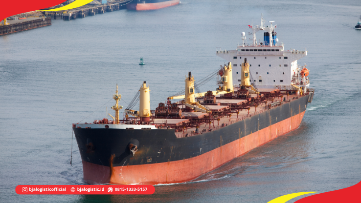 Klik 2x untuk isi/edit alt text gambar ini apal bulk carrier untuk mengangkut muatan padat curah